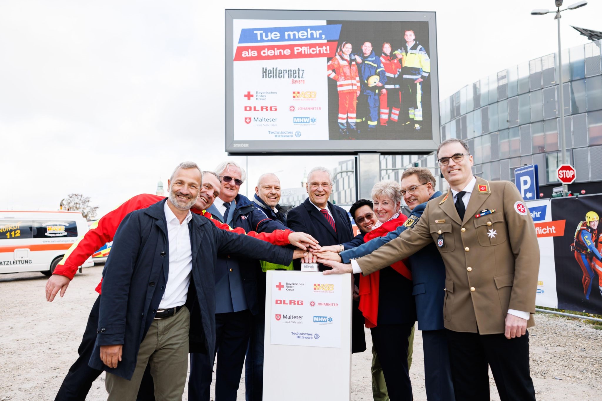 Ströer unterstützt die Kampagne "Mehr Als Pflicht" des Bayerisches Rotes Kreuz (BRK)