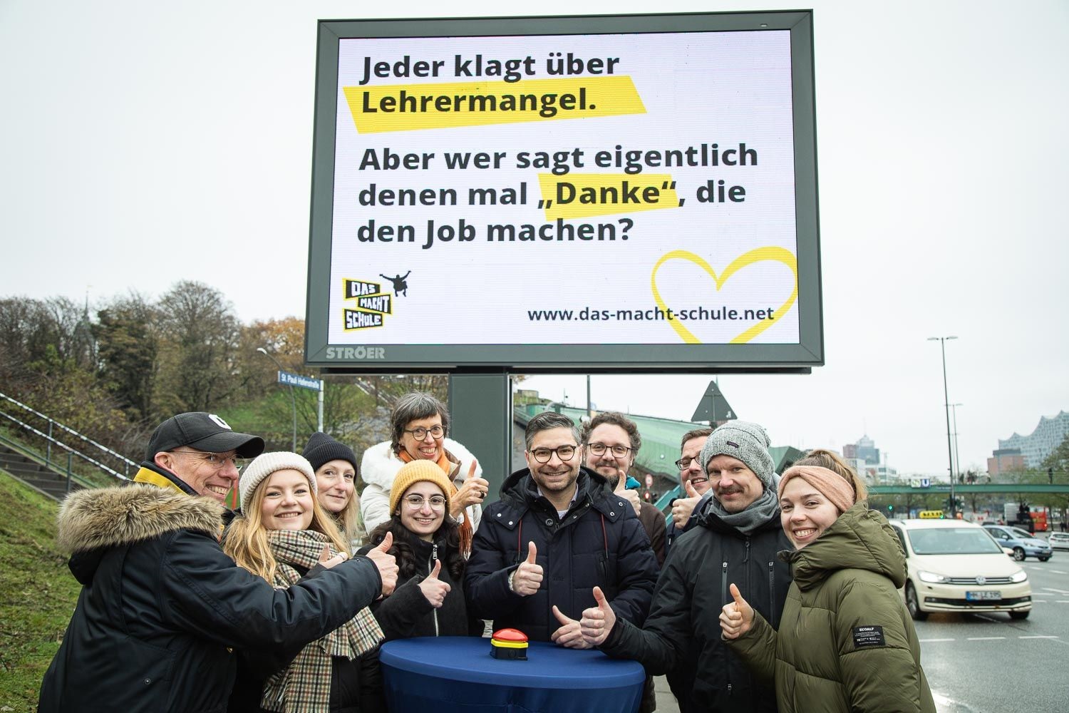 Ströer unterstützt die Kampagne für mehr Wertschätzung von Lehrkräften und gegen Lehrkräftemangel in Hamburg