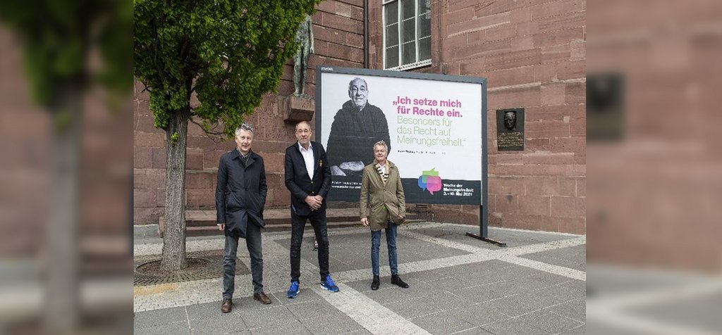 Ströer displays "Time for Climate Action" campaign on public video