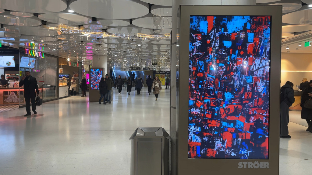 Ströer unterstützt eine digitale Kunstausstellung in den Stachus Passagen