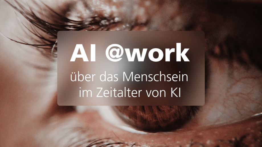 Nahaufnahme eines Auges mit eingeblendetem Text „AI @work – On being human in the age of AI